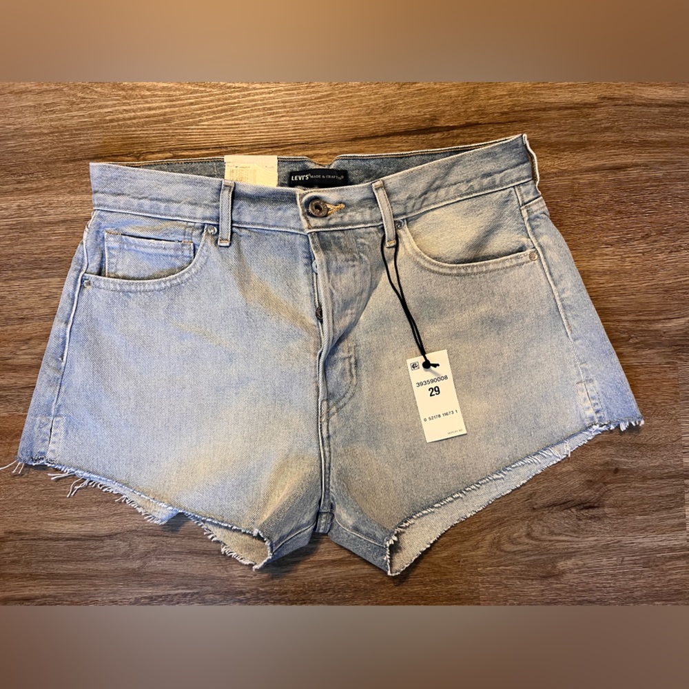 NWT Levis High-Rise Short Size 29